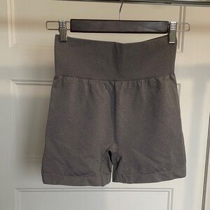 High-Waist Seamless Women’s Shorts in Gray